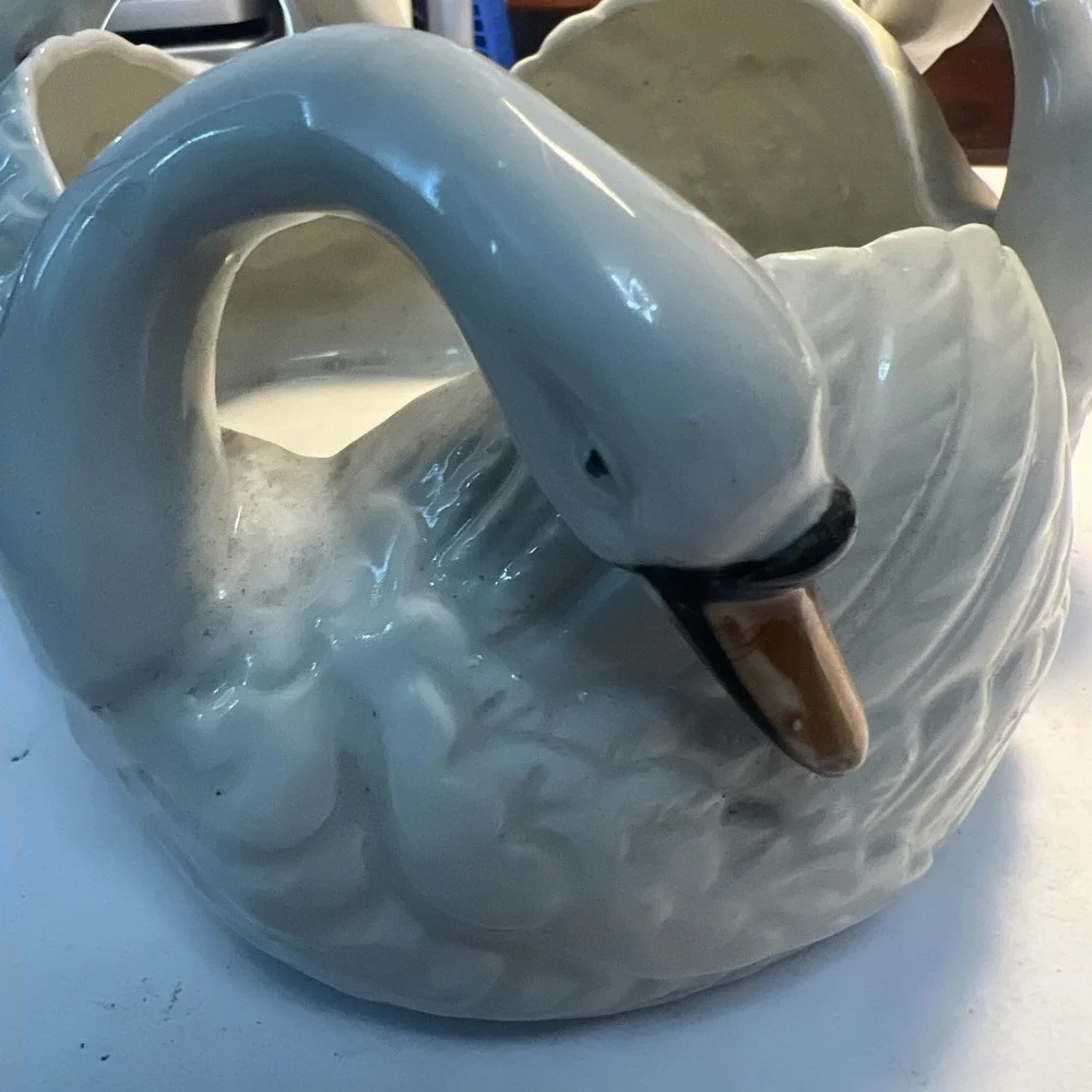 N/A swan decor